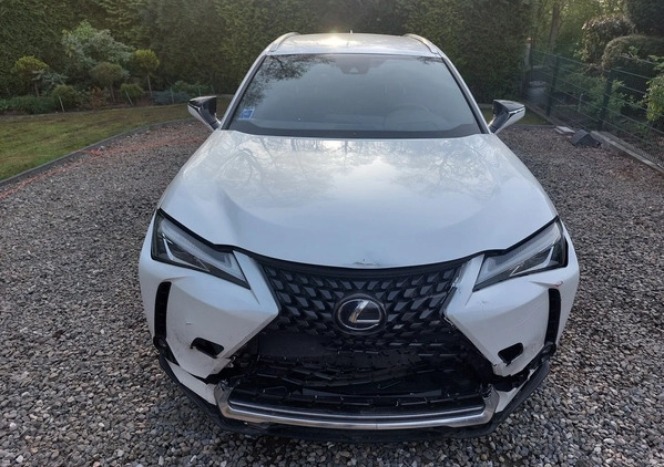 Lexus UX cena 64300 przebieg: 50000, rok produkcji 2020 z Tarnów małe 46